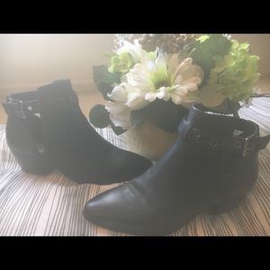 Nine West black booties
